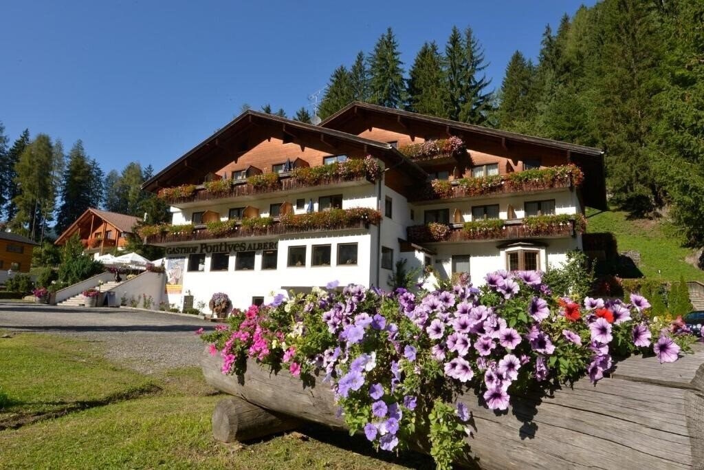 Отель Pontives 3*