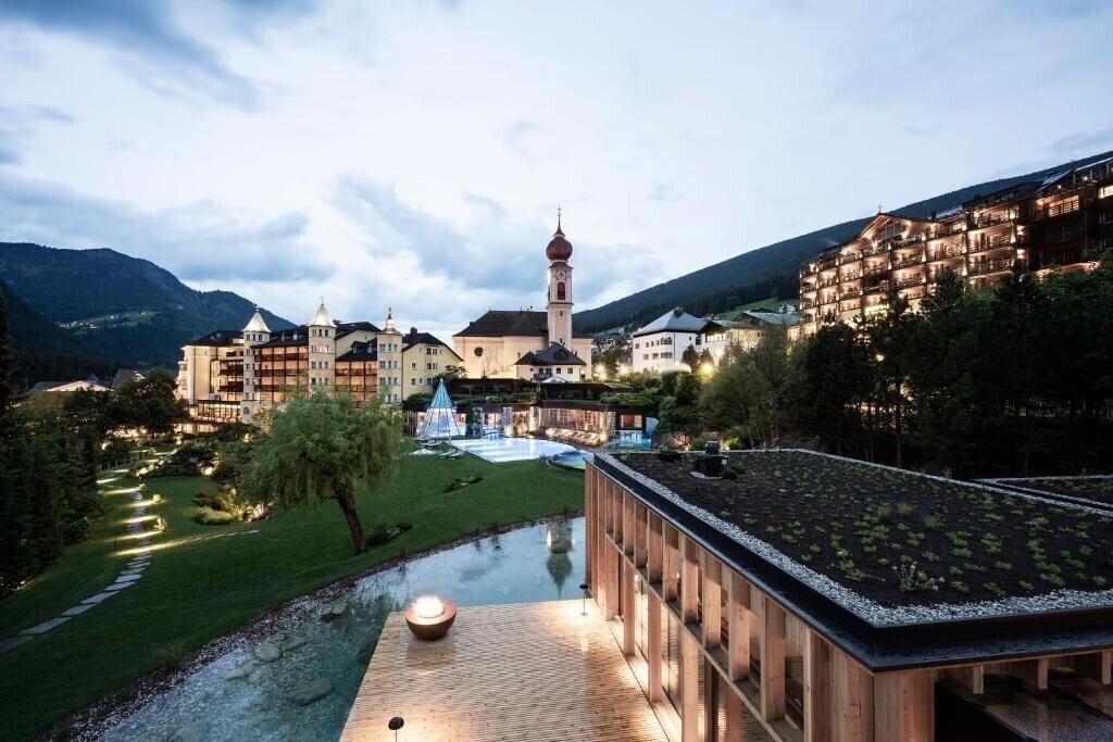 Готель Adler Spa Resort Dolomiti 5*