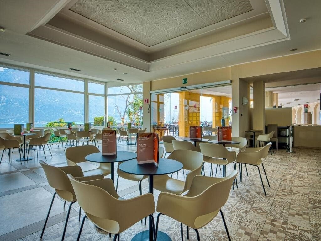 Фотография Hotel Cristina (Limone Sul Garda) 3*