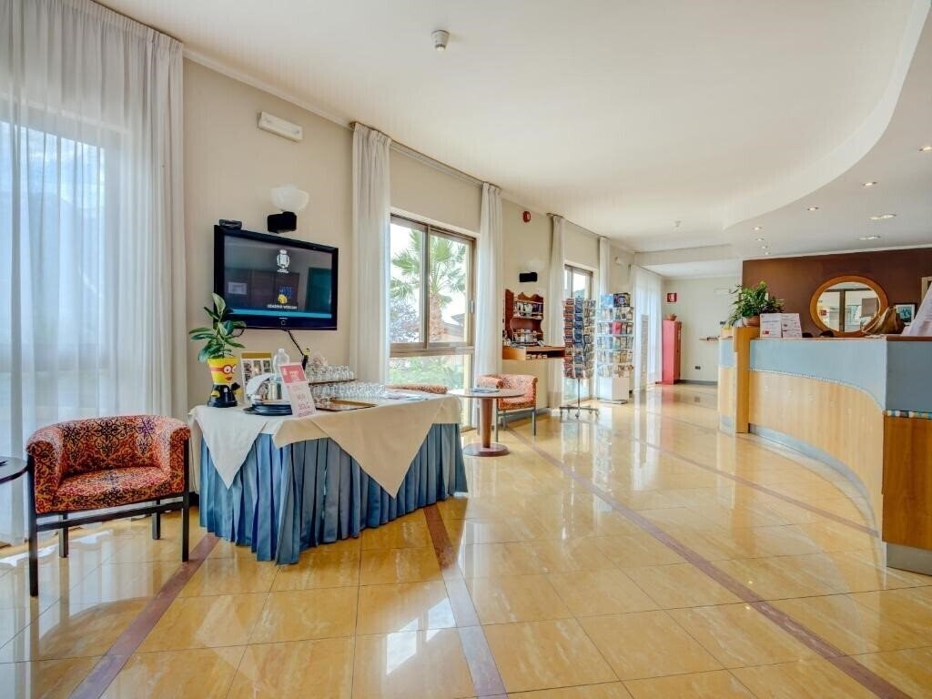 Изображение Hotel Cristina (Limone Sul Garda) 3*