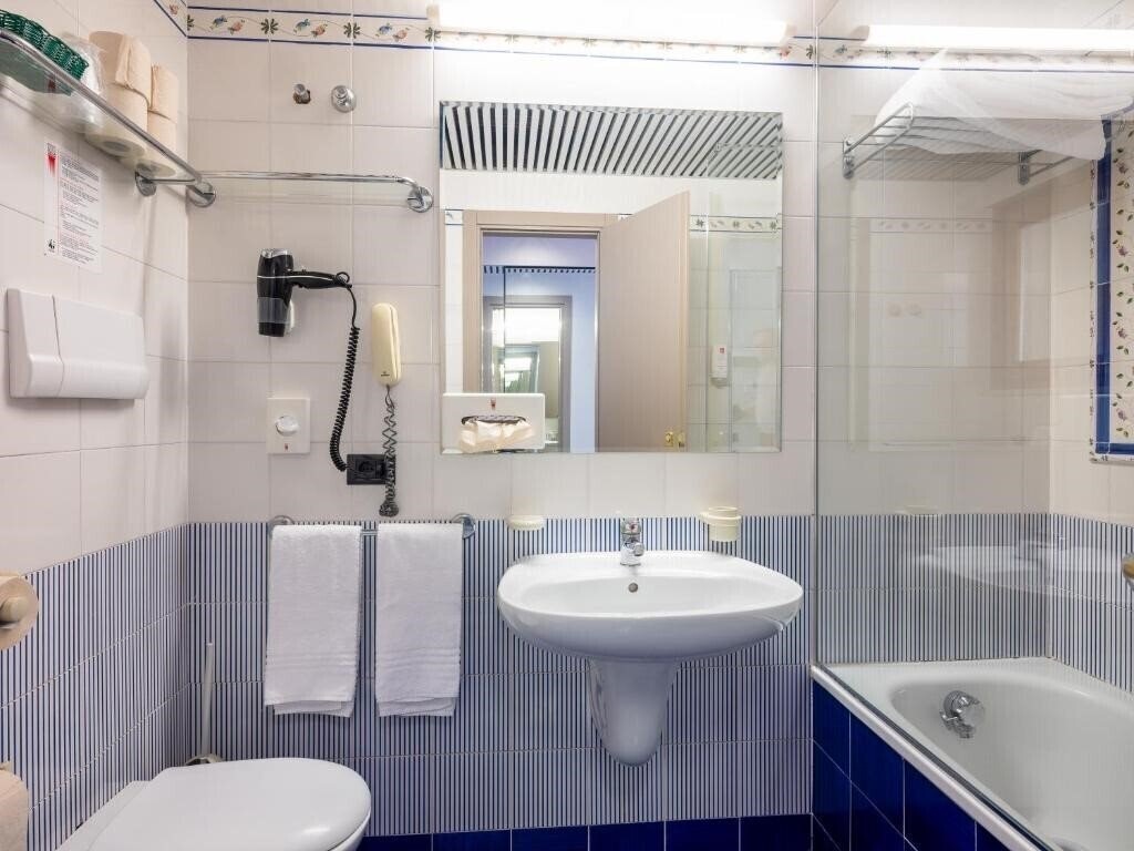 Картинка San Pietro Hotel (Limone) 4*