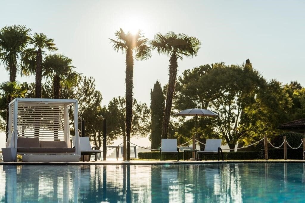 Готель Splendido Bay Luxury SPA Resort 5*