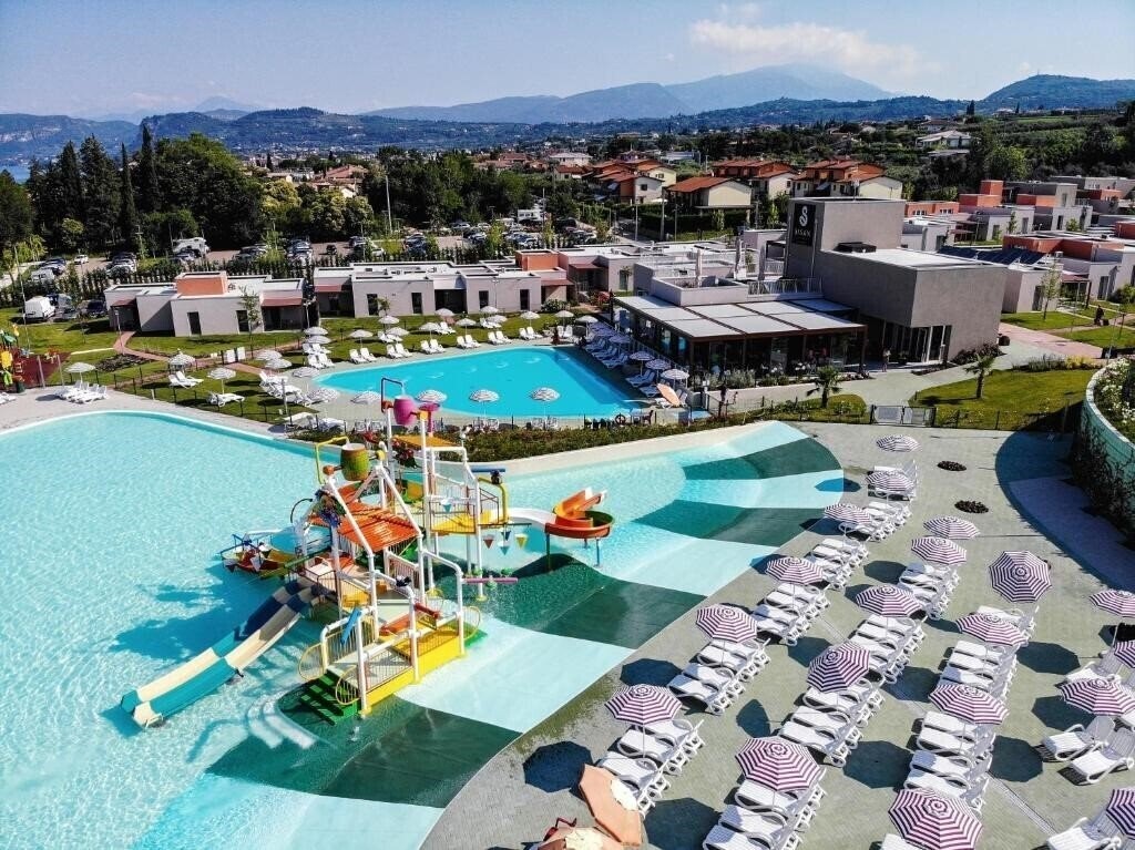 Отель Sisan Family Resort 4*
