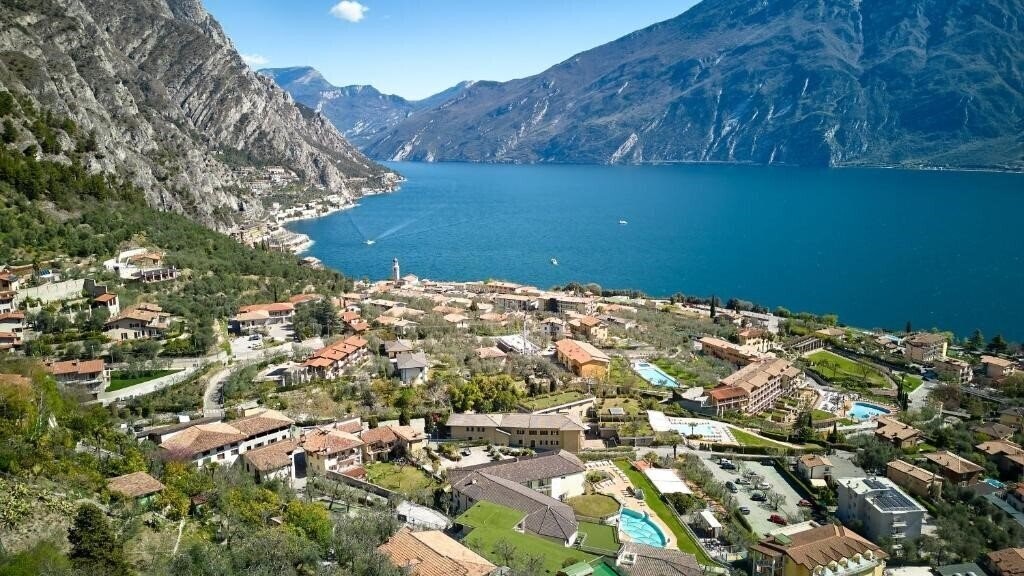 Готель Royal Village (Limone sul Garda) 4*