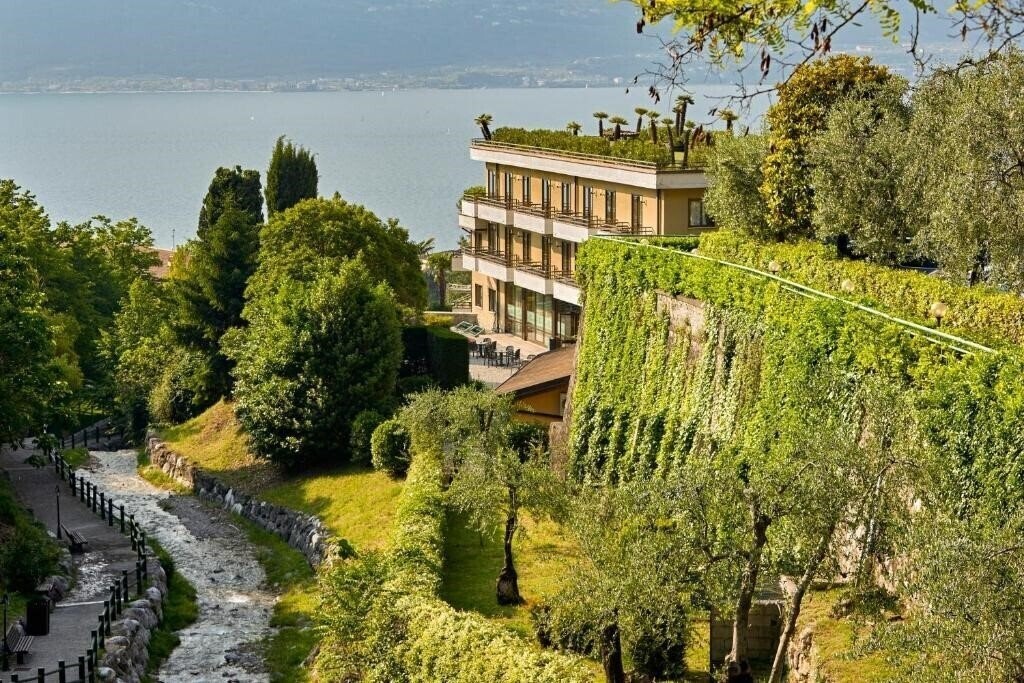 Картинка Royal Village (Limone sul Garda) 4*
