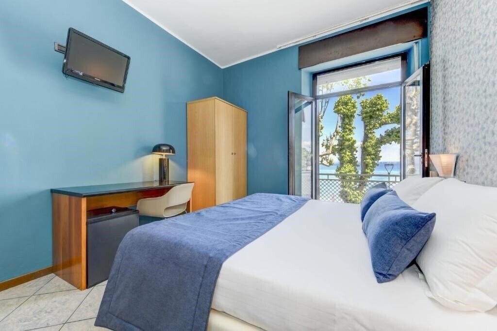 Отель Aurora Hotel 3*