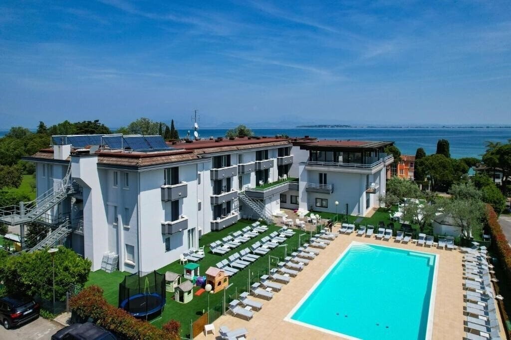 Отель Oliveto 4*