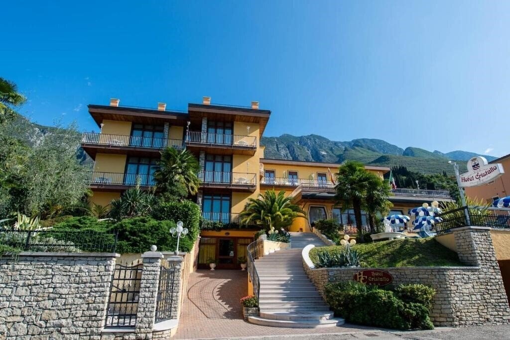Отель Cristallo (Malcesine) 3*