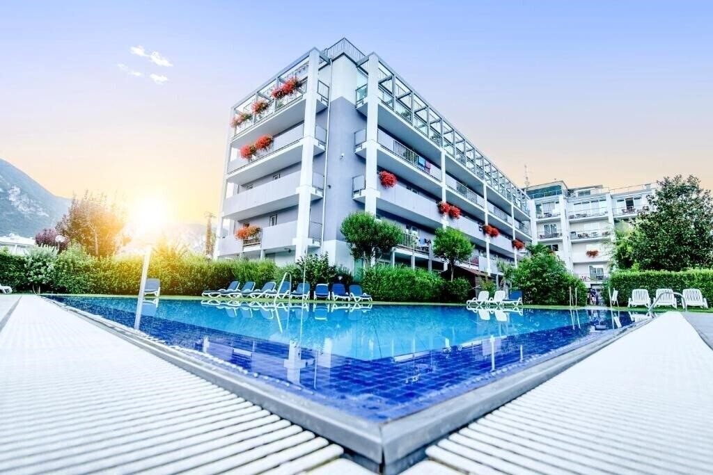 Готель Ambassador Suite Hotel 3*