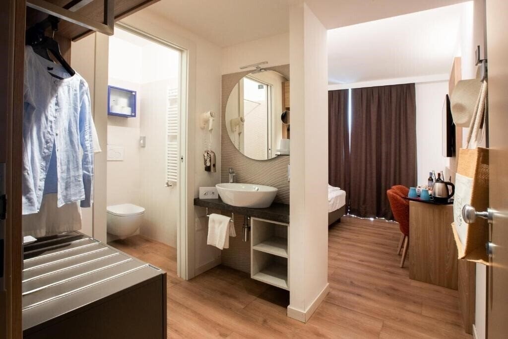 Фотографія Ambassador Suite Hotel 3*