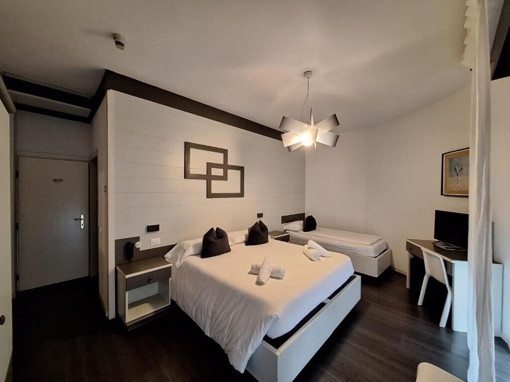 Фото Athos Hotel 3*