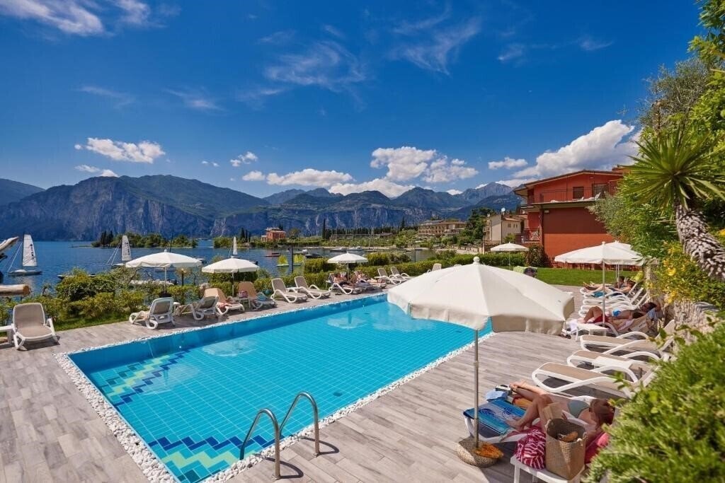 Готель Beach Hotel Rosa 3*