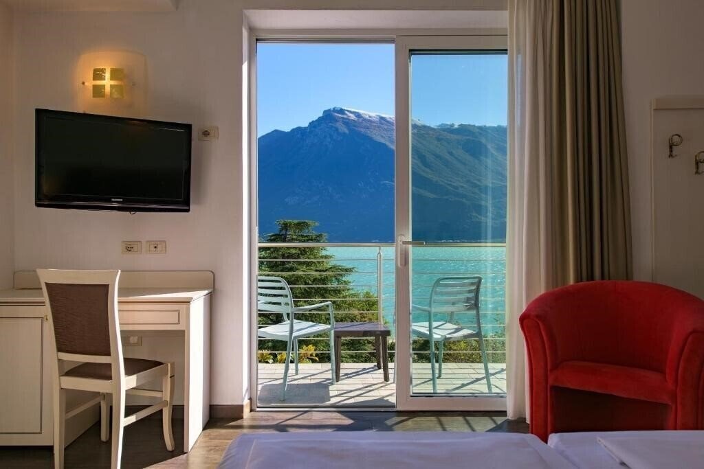 Готель Hotel Sogno del Benaco 4*