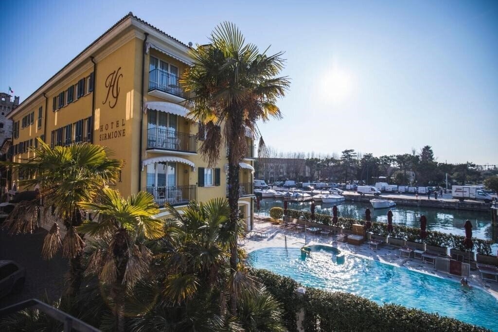 Отель Sirmione 4*
