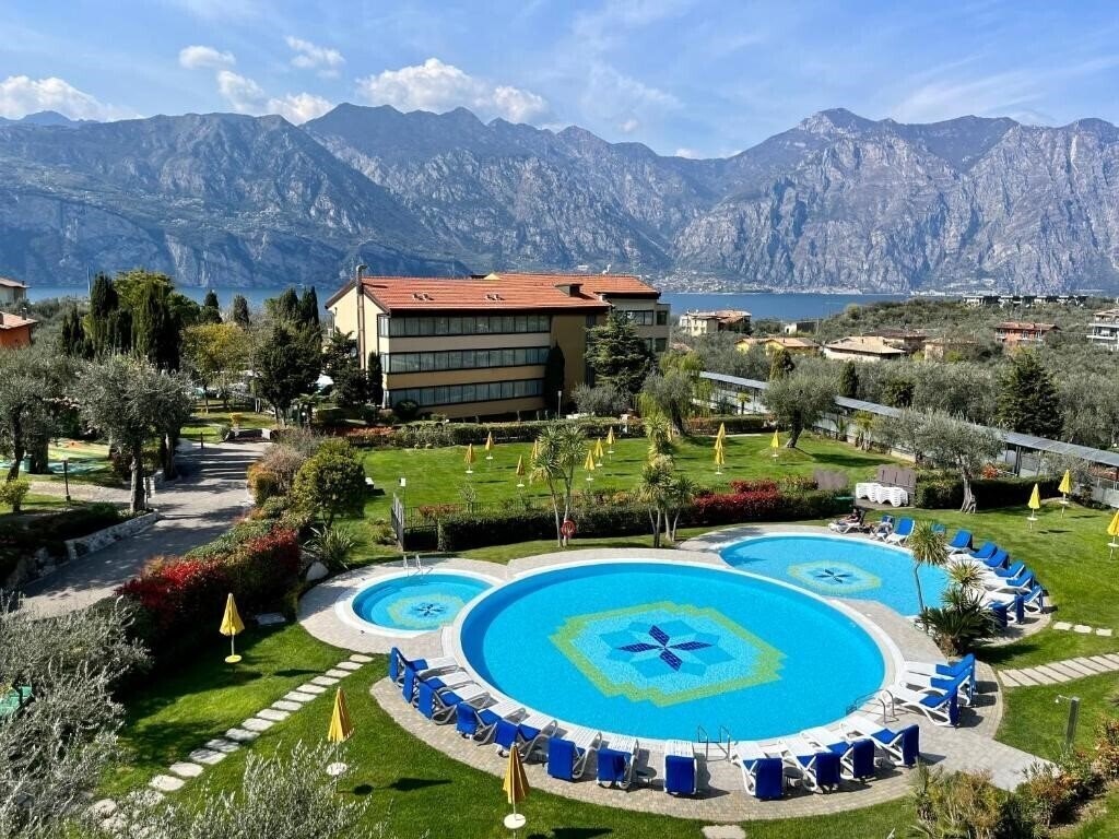 Готель Majestic Palace 4*