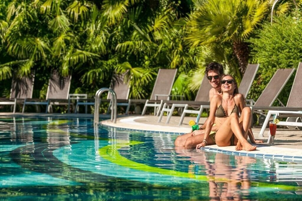 Готель Parc Hotel Flora 4*