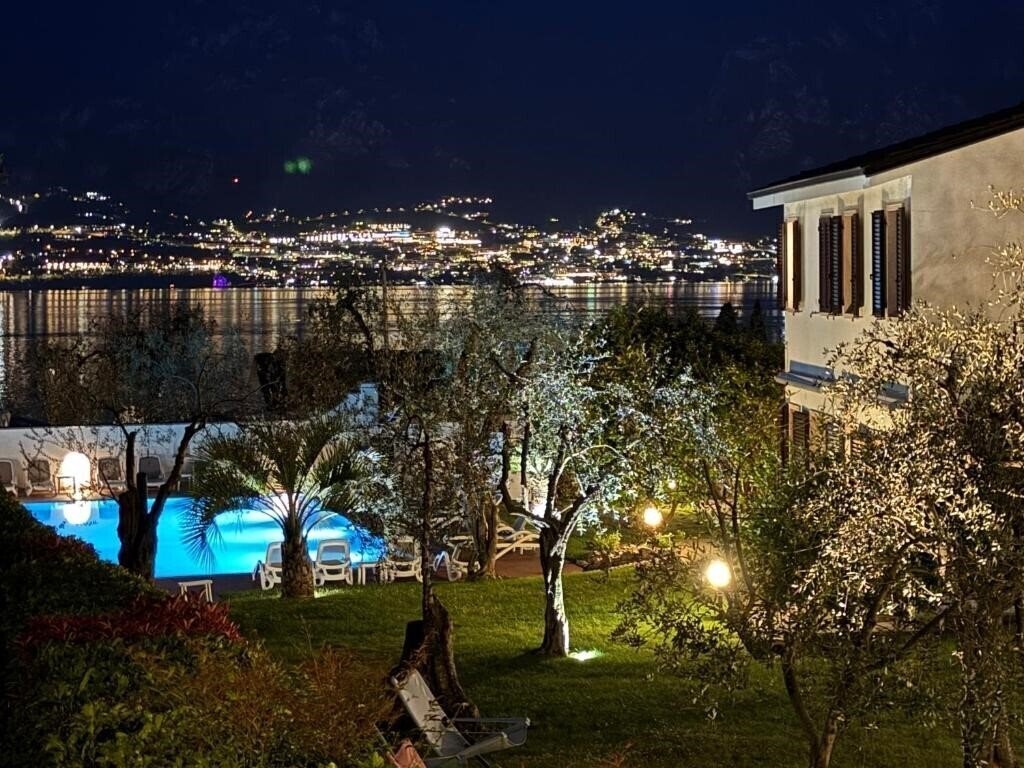 Отель Hotel Residence Alesi 3*