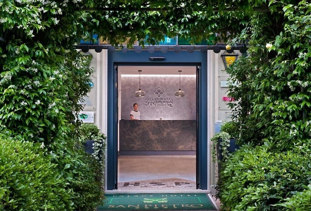 Отель Palace Hotel San Pietro 4*