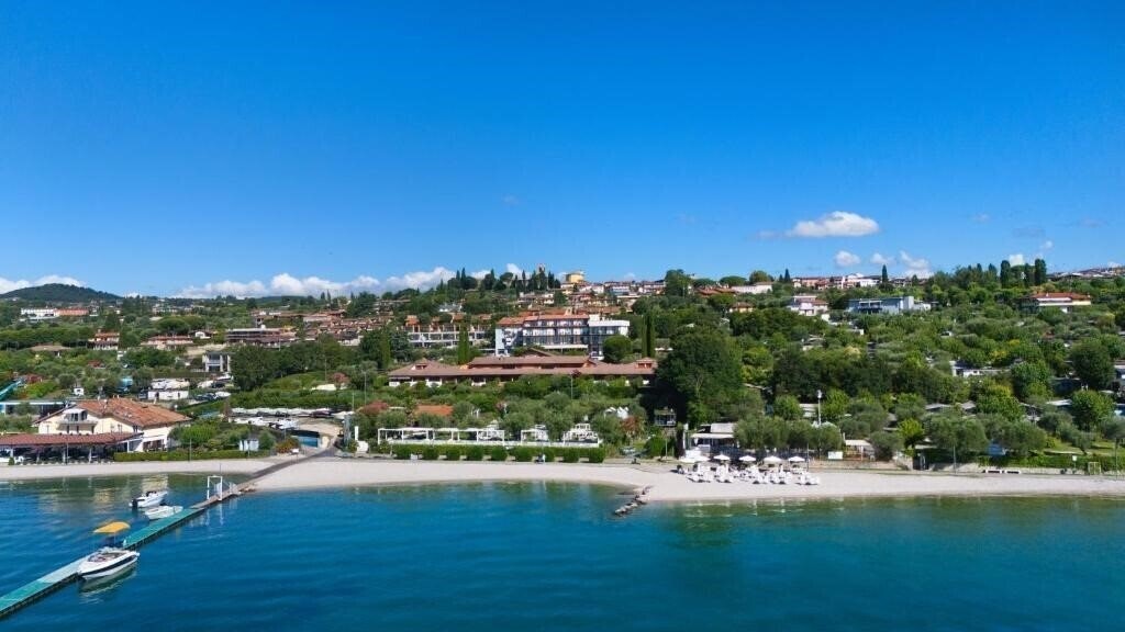 Готель Riva del Sole (Moniga del Garda) 4*