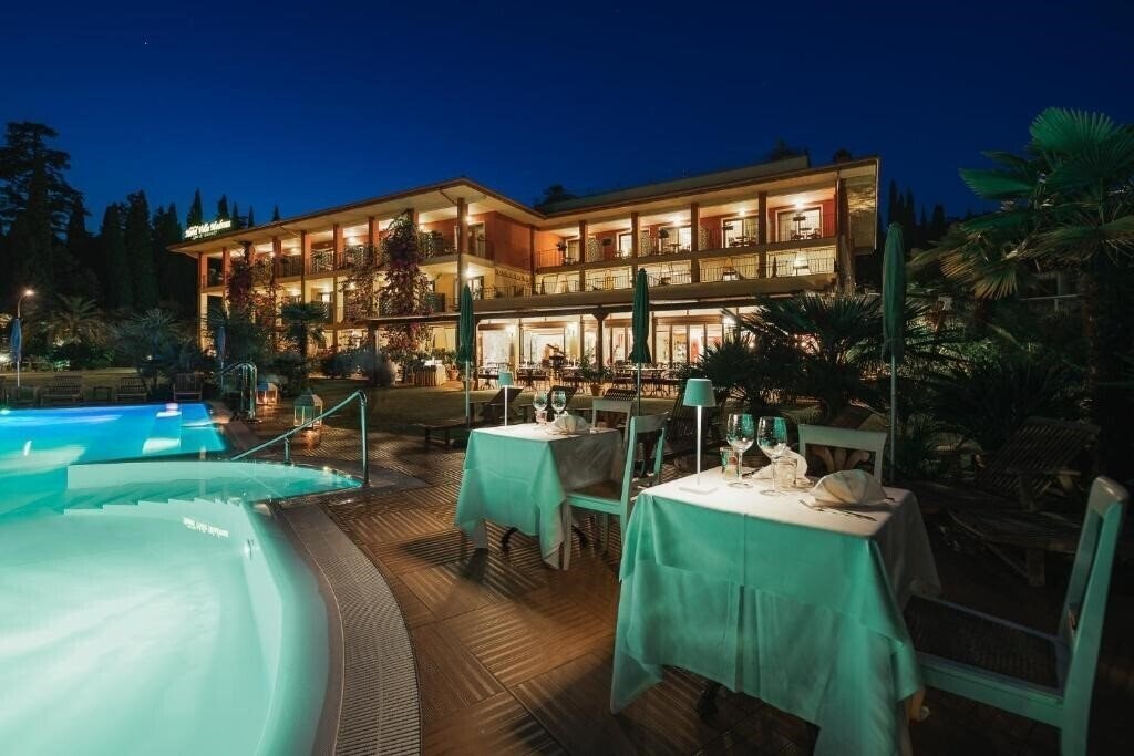 Готель Villa Madrina Lovely & Dynamic Hotel 4*