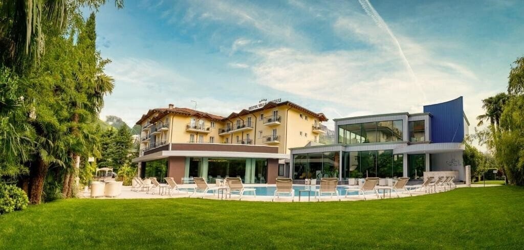 Готель Villa Nicolli Romantic Resort (Riva del Garda) 4*
