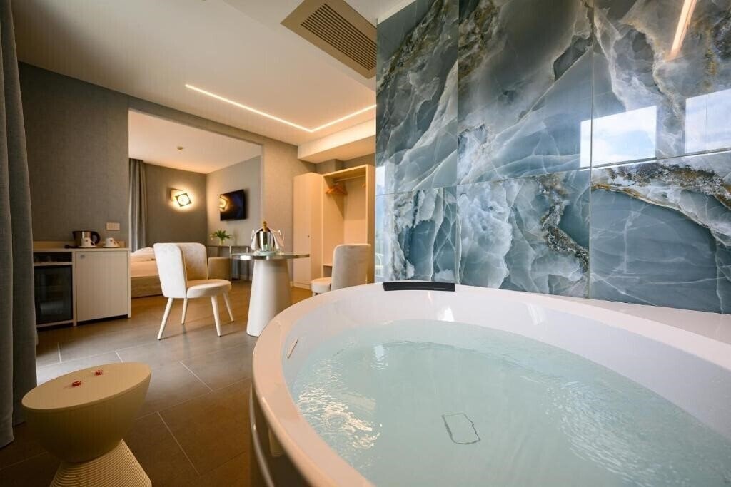 Фото Villa Nicolli Romantic Resort (Riva del Garda) 4*