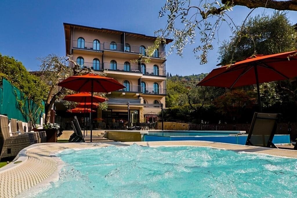 Готель Al Caminetto (Torri del Benaco) 4*