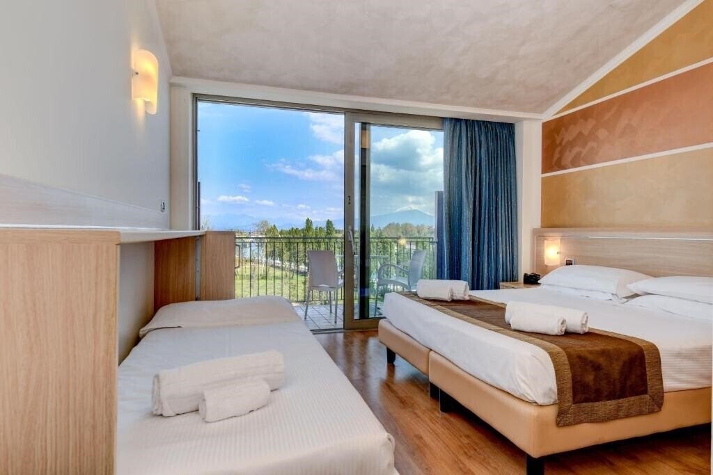 Фото Rivus (Peschiera del Garda) 3*