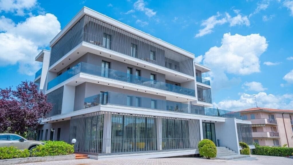 Отель Bella Peschiera (Peschiera del Garda) 3*