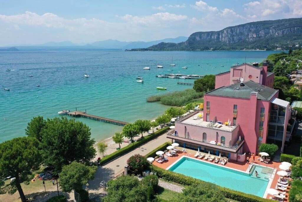 Готель Sportsman Hotel 4*