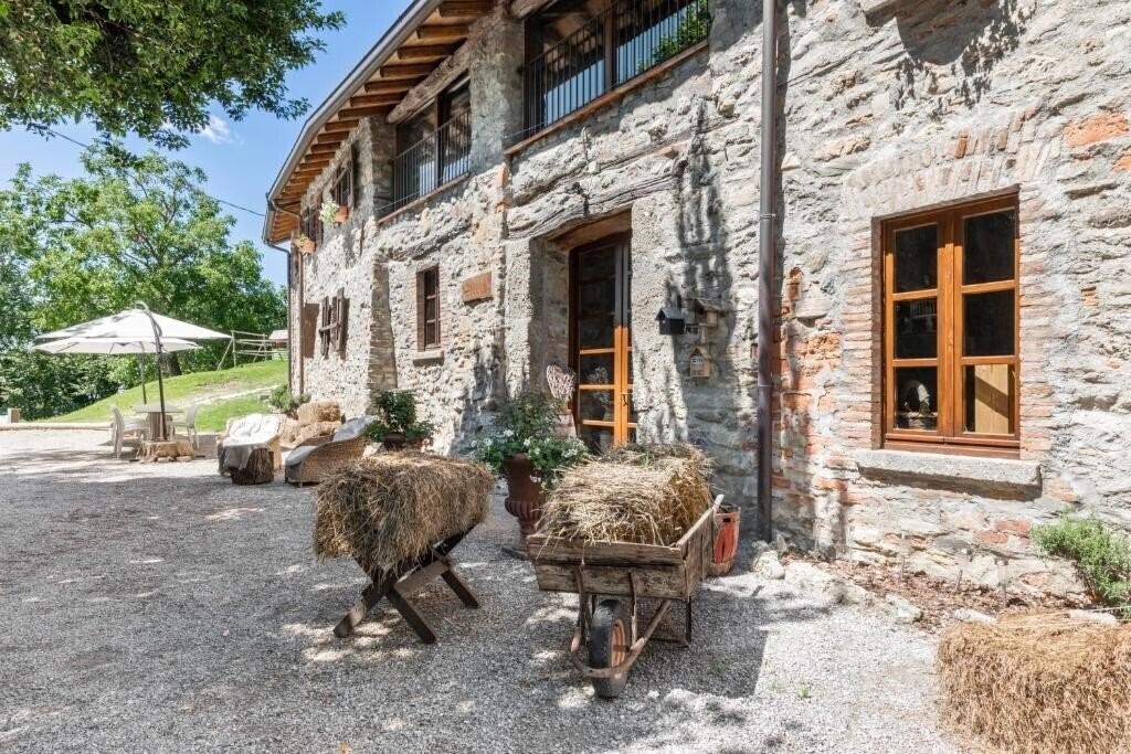 Готель Agriturismo Cascina Mirandola 4*