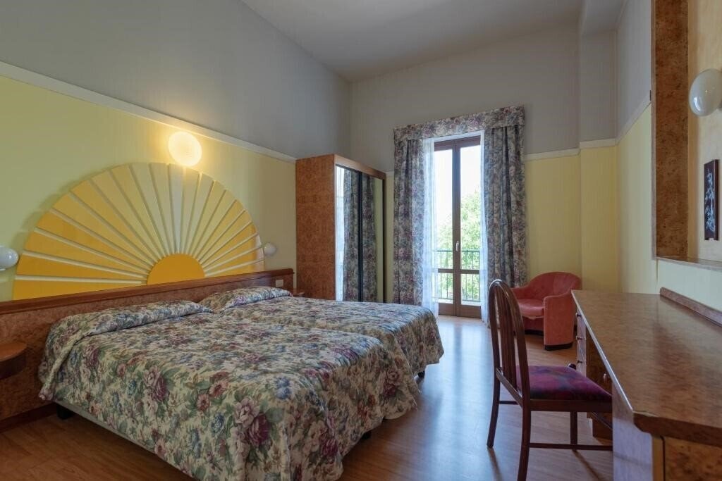 Фото Park Hotel Jolanda (San Zeno di Montagna) 3*