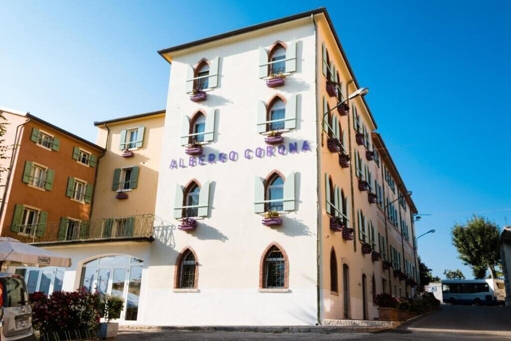 Отель Corona Hotel 4*
