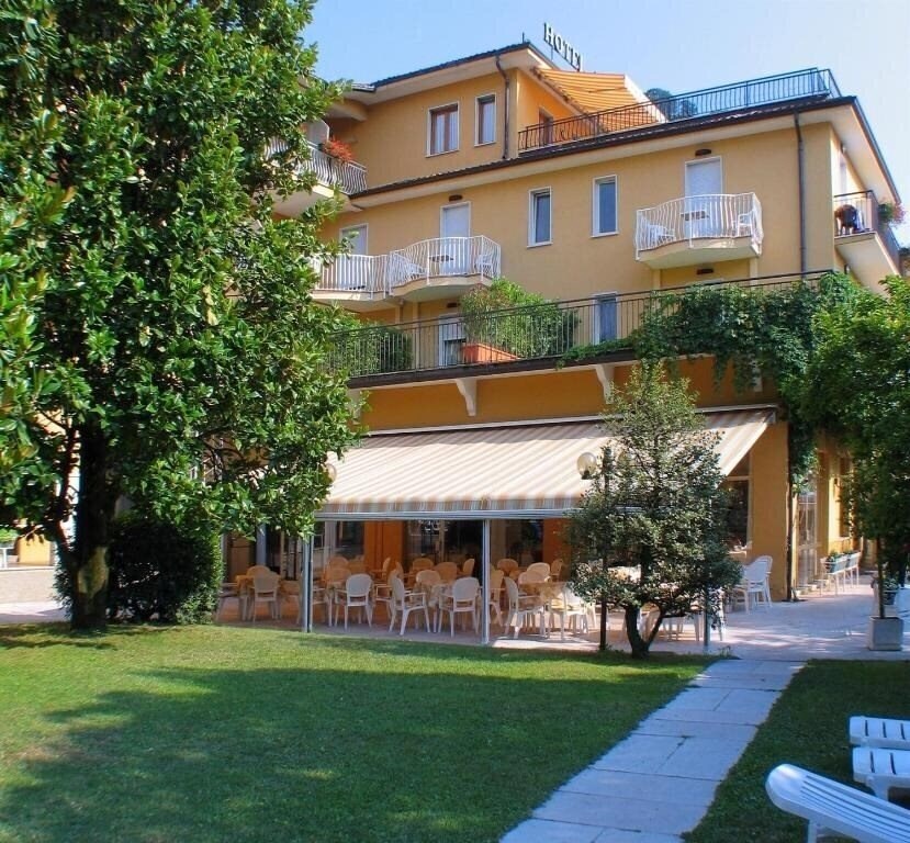 Фото Hotel Bisesti 3*