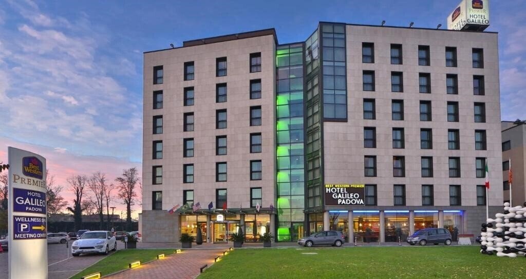 Готель Best Western Plus Hotel Galileo 4*