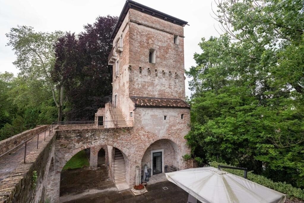 Зображення Massimago Wine Tower 3*