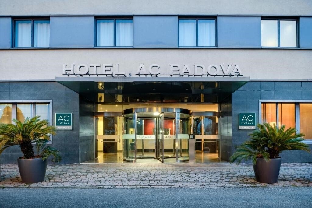 Готель AC Hotel Padova 4*