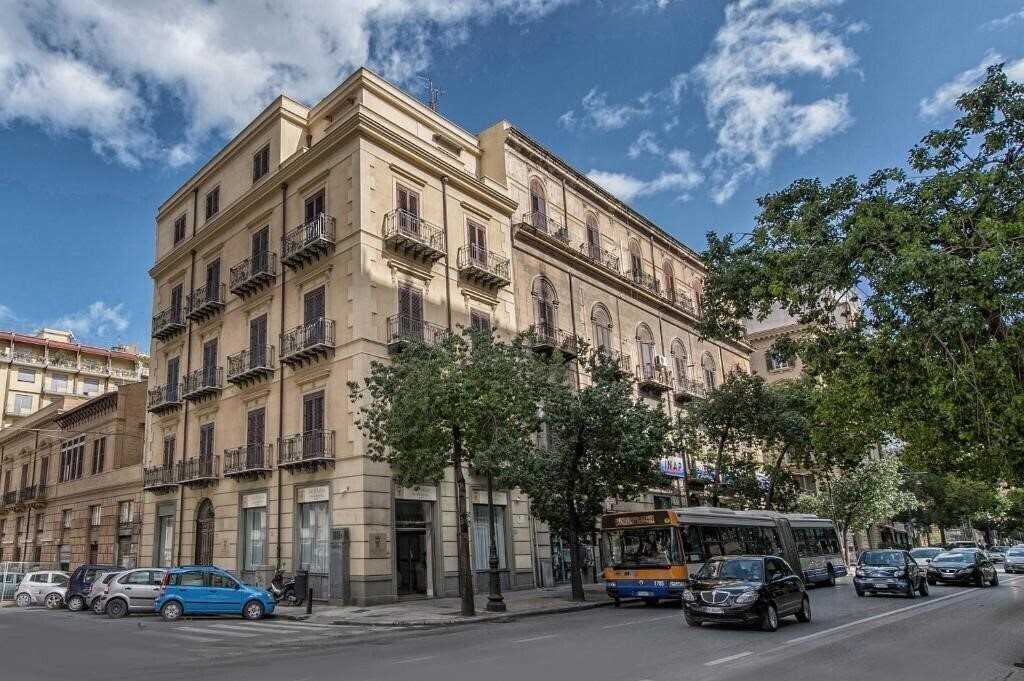 Отель Artemisia Palace 4*