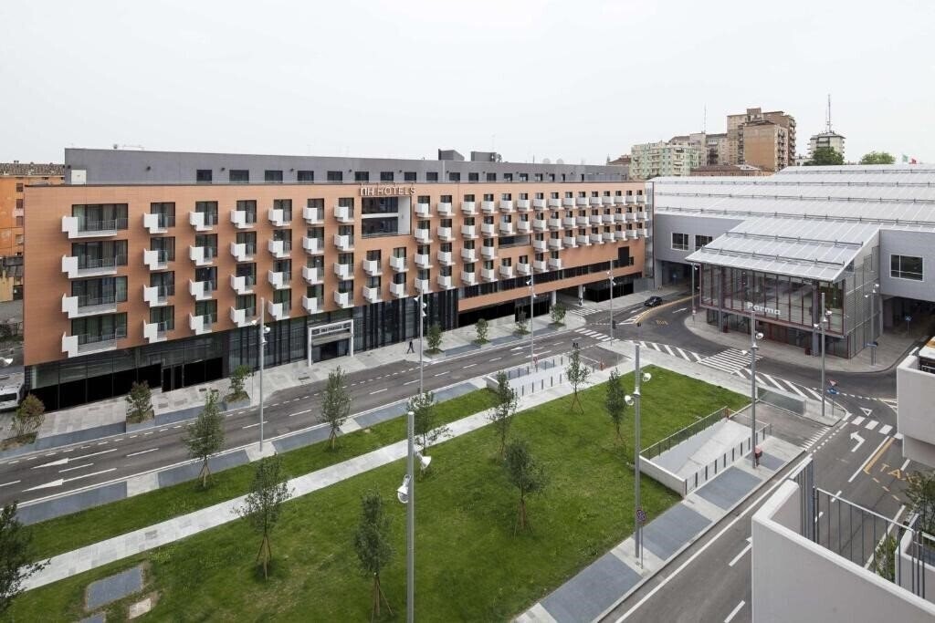 Готель NH Parma 4*