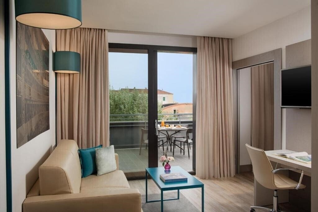 Картинка NH Parma 4*