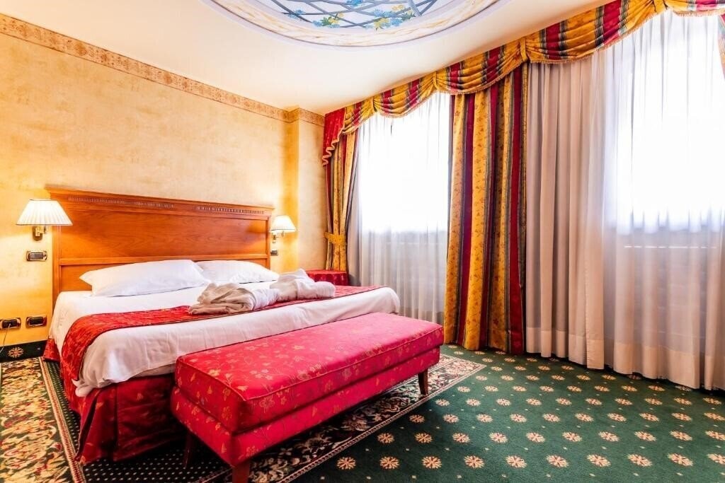 Готель Cristallo Hotel Sestriere 4*