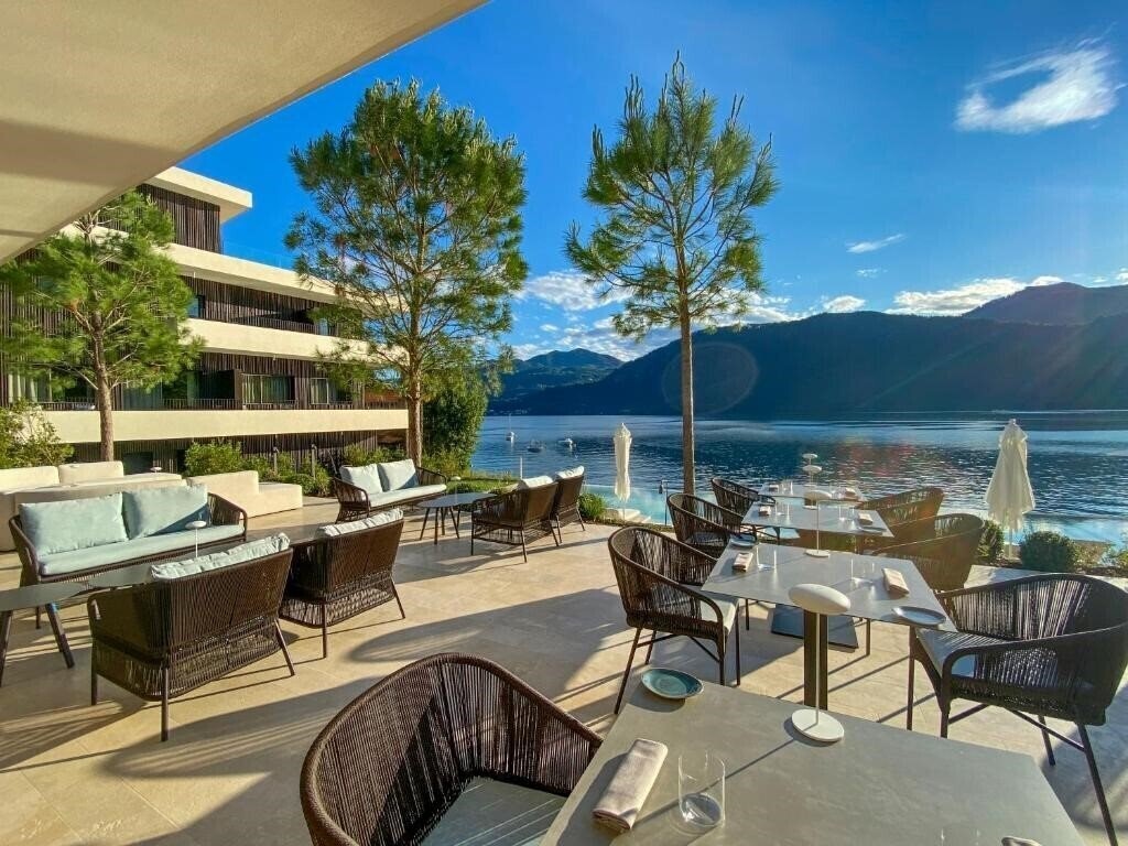 Отель Laqua by The Lake 4*