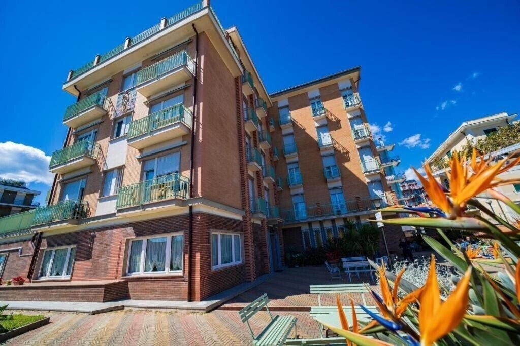 Отель Albergo Regina Mundi 2*