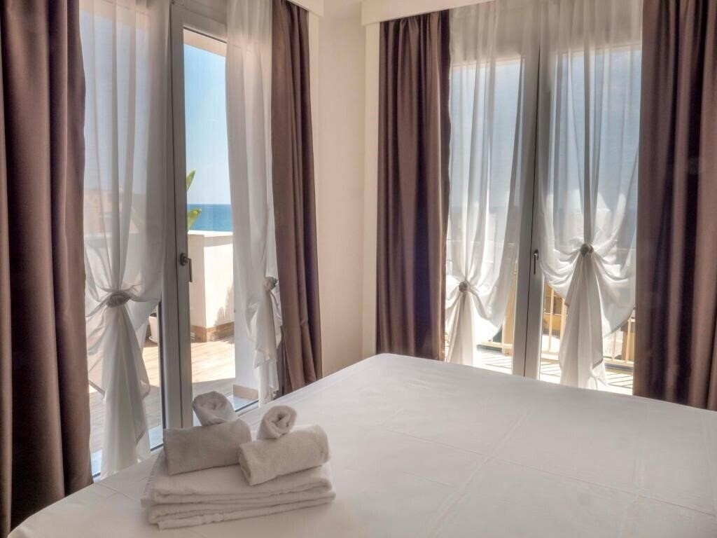 Фото Hotel Continental Pietra Ligure 3*