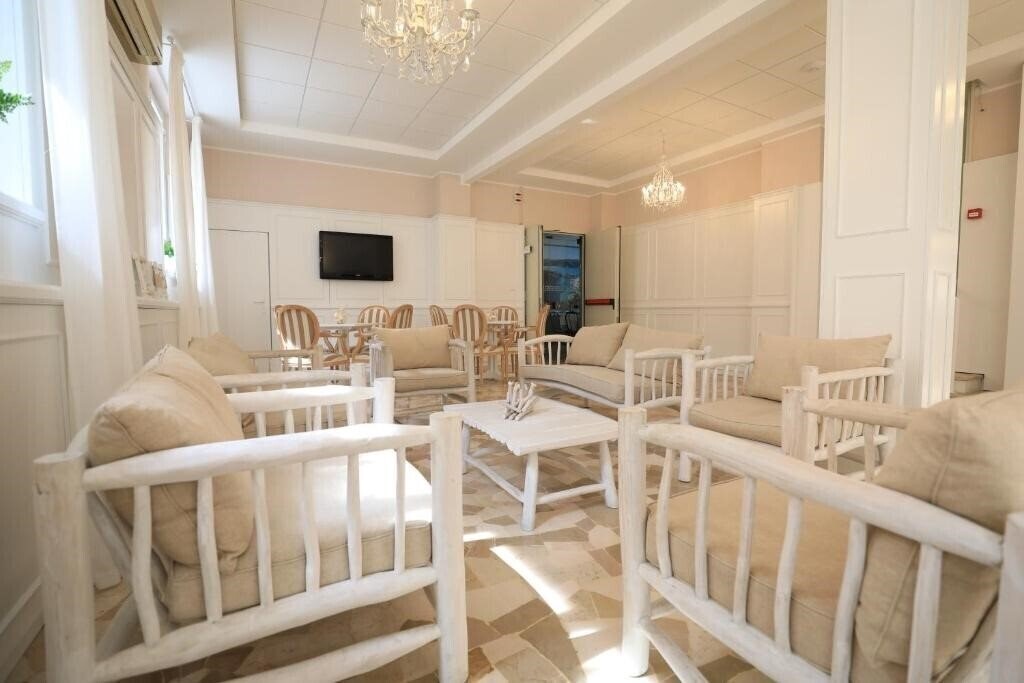 Фотографія Hotel Continental Pietra Ligure 3*