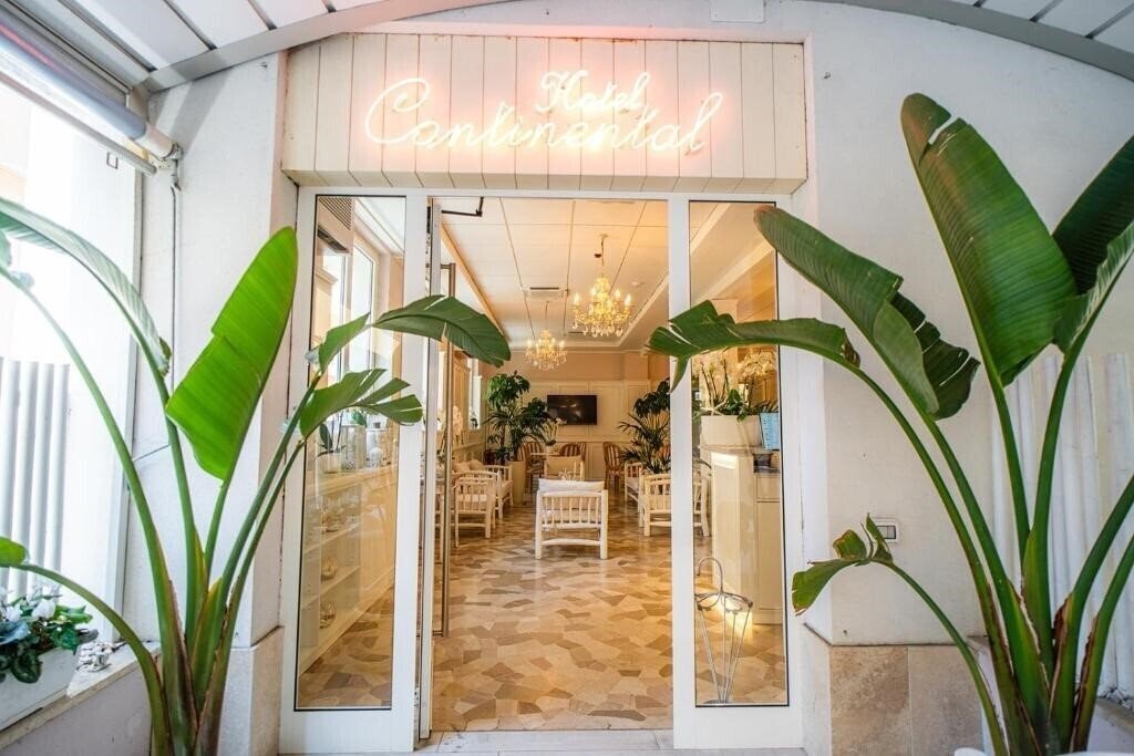 Фото Hotel Continental Pietra Ligure 3*