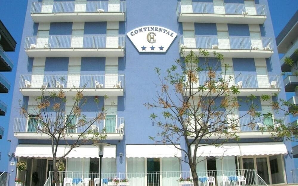 Отель Continental 3*