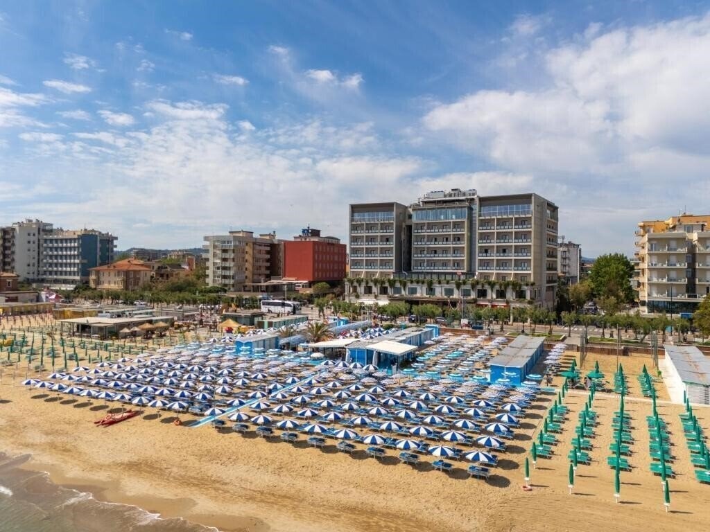 Картинка Charlie In Pesaro 4*