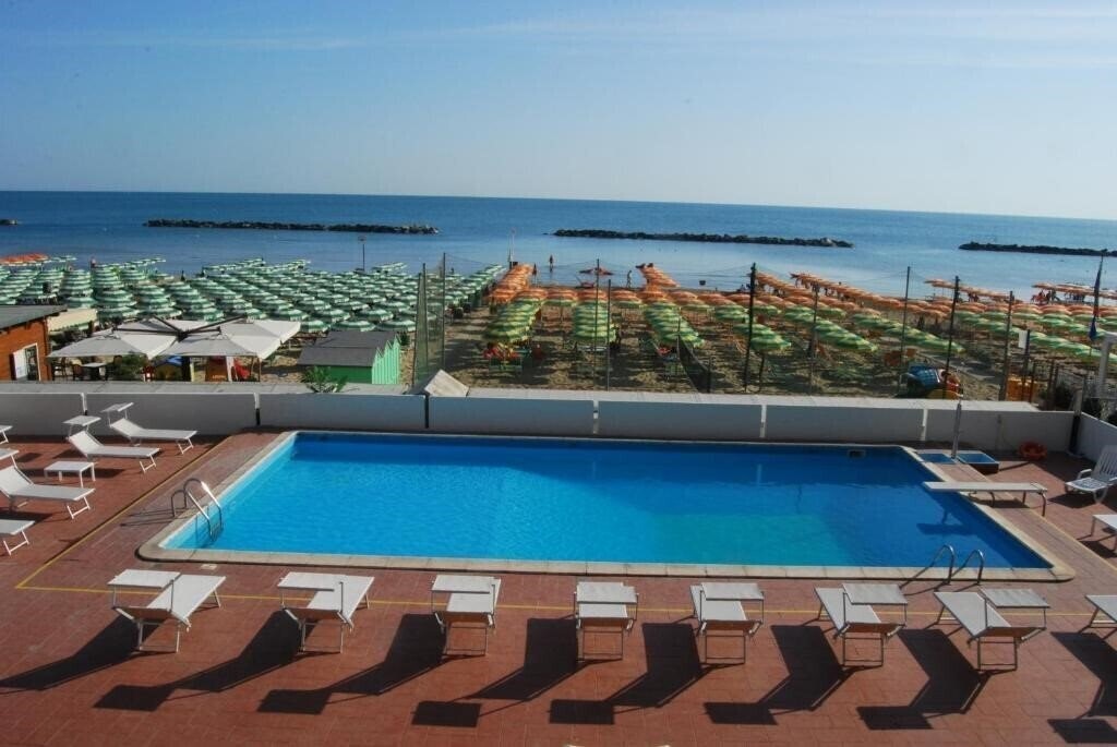 Отель Hotel Embassy 3*