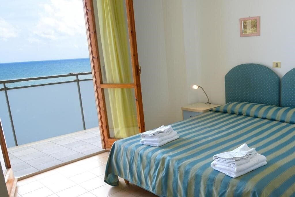 Фото Hotel Embassy 3*